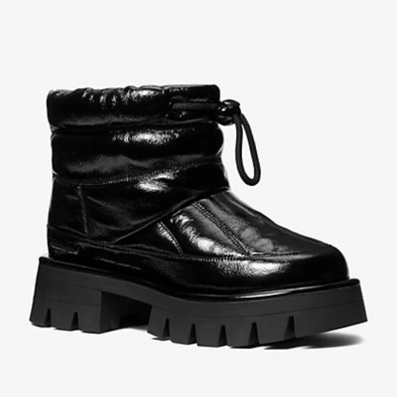 New Michael Kors Women's Barton Lug-Sole Black Booties - Picture 1 of 2